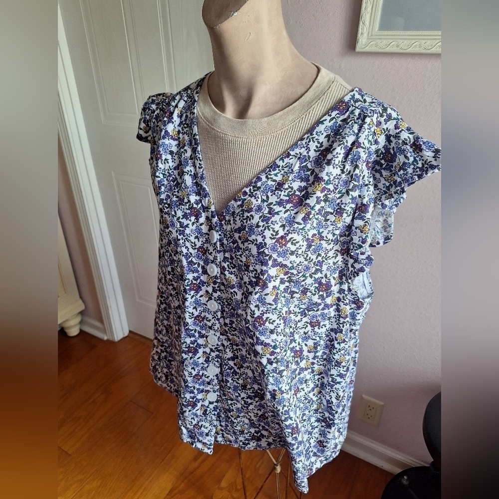 Floral Blue and White Women's Top